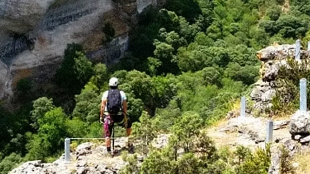 un2trek-a-la-carta-compra-tienda-senderismo-via-ferrata-k4-las-buitreras-cuenca-cuenca-03.webp